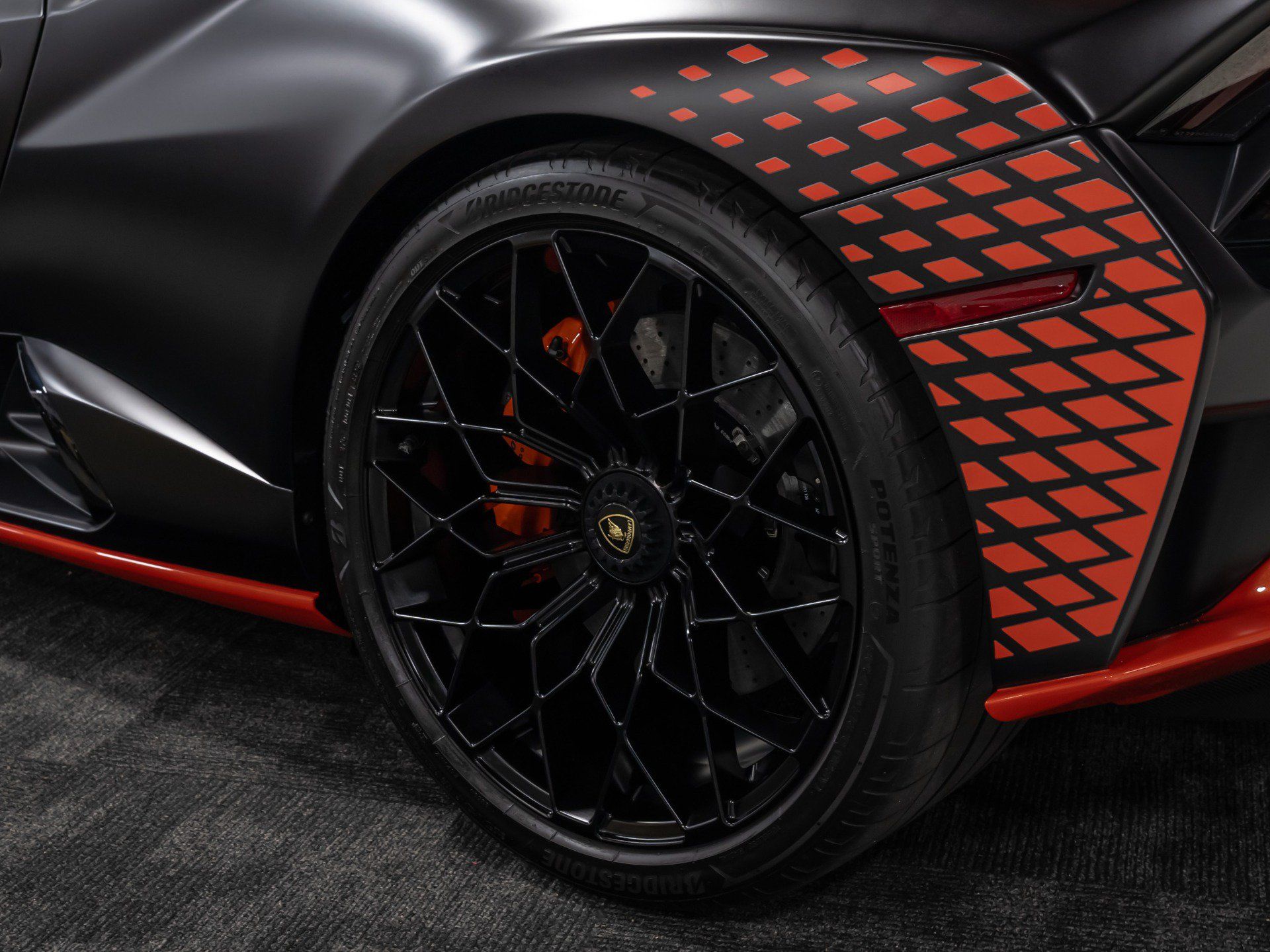Used 2024 Lamborghini Huracan STO RWD image 42