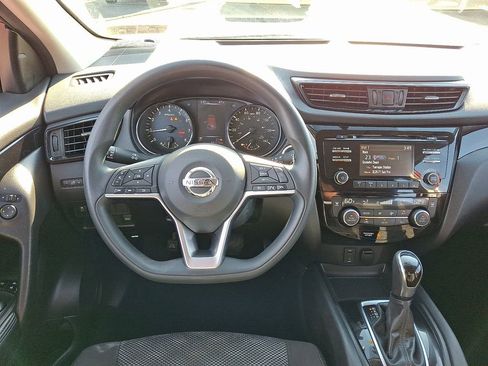 Certified 2018 Nissan Rogue Sport SV image 12