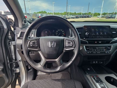 Used 2025 Honda Ridgeline Sport image 28