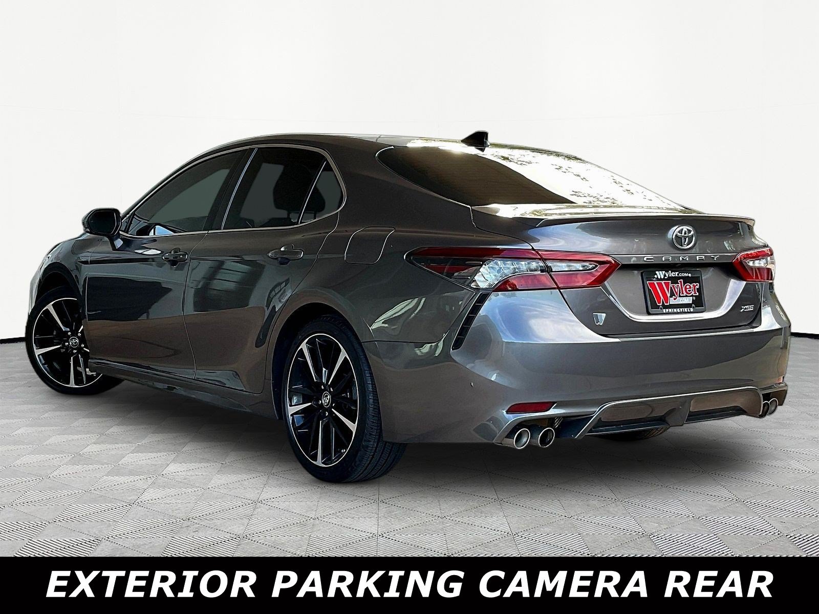 Used 2021 Toyota Camry XSE FWD image 4