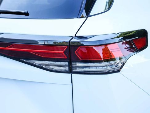 New 2026 Volkswagen Tiguan SE image 13