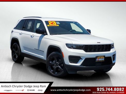 Certified 2023 Jeep Grand Cherokee Altitude AWD/4WD image 1