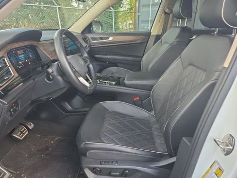 Certified 2024 Volkswagen Atlas SEL Premium R-Line image 10