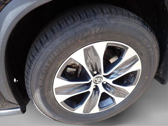 Used 2020 Toyota Highlander XLE AWD/4WD image 7