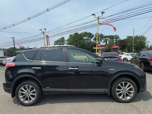 Used 2018 Toyota RAV4 Limited AWD/4WD image 4