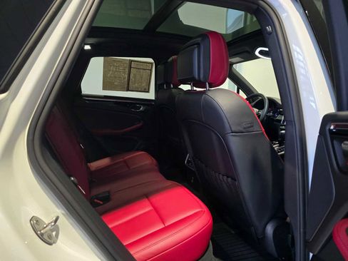 Used 2025 Porsche Macan image 17