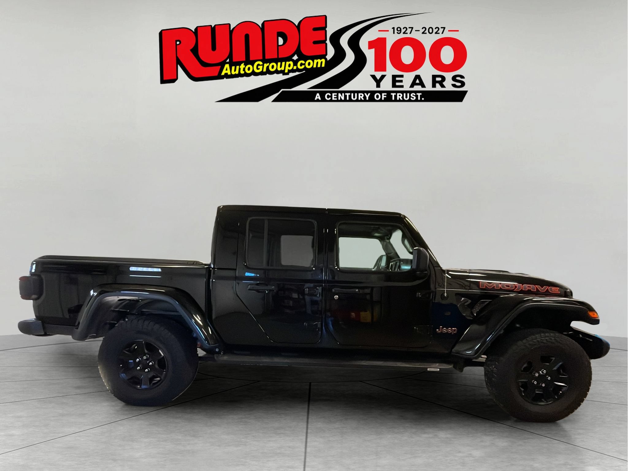 Used 2023 Jeep Gladiator Mojave w/ LED Lighting Group AWD/4WD image 9