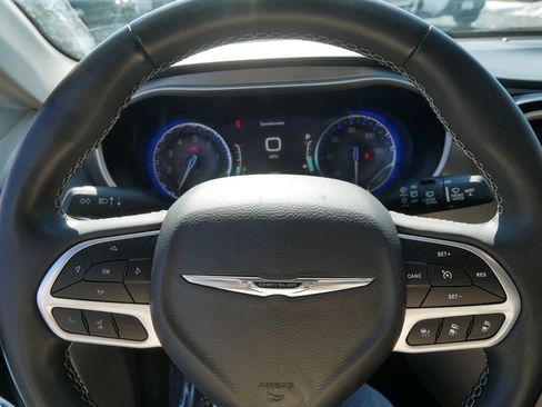 Used 2022 Chrysler Pacifica Touring-L image 23