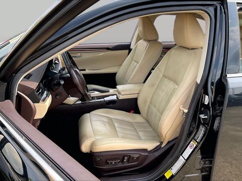 Used 2016 Lexus ES 350 w/ Ultra Luxury Package FWD image 7