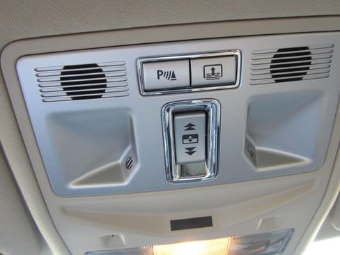 Used 2013 Jaguar XF RWD image 32