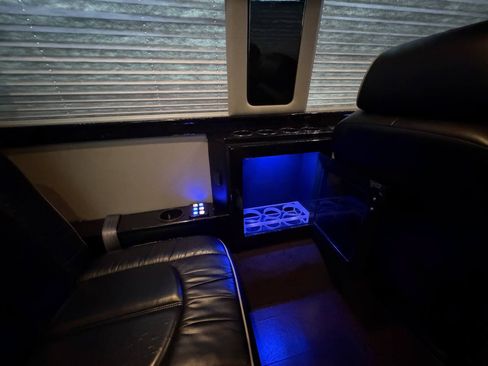 Used 2014 Mercedes-Benz Sprinter 2500 image 38