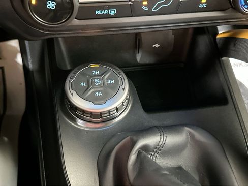 Used 2021 Ford Bronco Badlands image 25