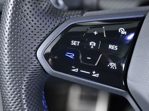 Used 2024 Volkswagen Golf R image 22