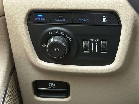 Used 2023 Jeep Grand Cherokee 4WD 4xe w/ Luxury Tech Group II image 28