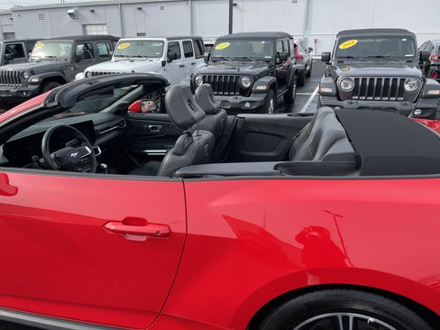 Used 2025 Ford Mustang Premium RWD image 38