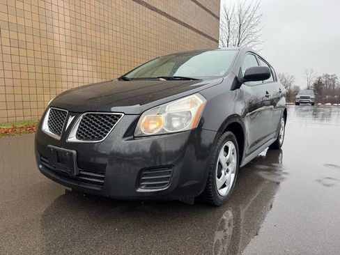 Used 2010 Pontiac Vibe image 1
