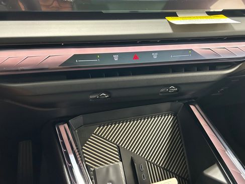 Used 2025 BMW X3 xDrive30i w/ Convenience Package image 21