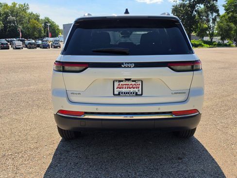 Used 2025 Jeep Grand Cherokee Laredo X AWD/4WD image 16