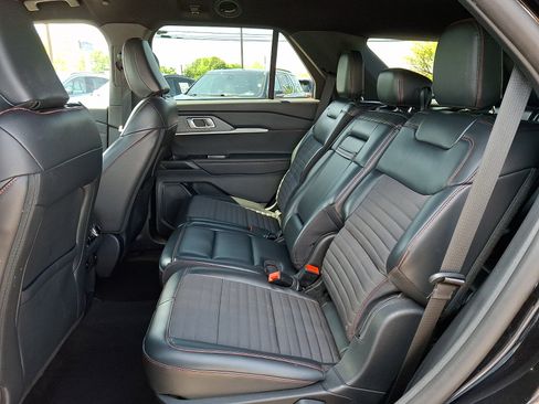 Used 2025 Ford Explorer ST-Line w/ ST-Line Street Pack AWD/4WD image 10