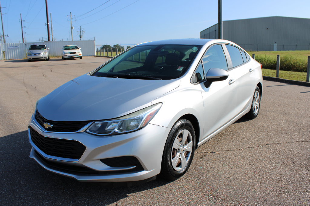 Used 2017 Chevrolet Cruze LS FWD image 2