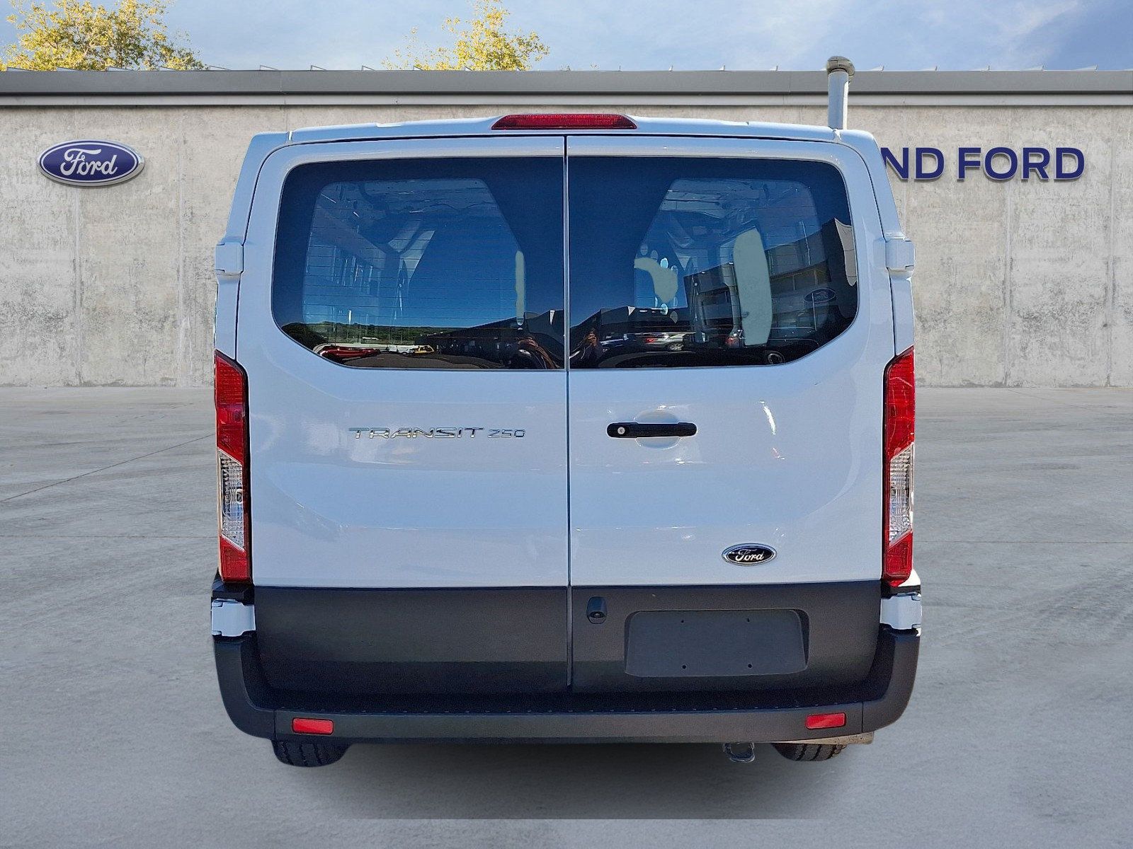Used 2025 Ford Transit 250 Low Roof w/ Exterior Upgrade Package RWD image 5
