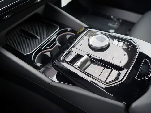 Used 2025 BMW i5 xDrive40 w/ Premium Package image 18