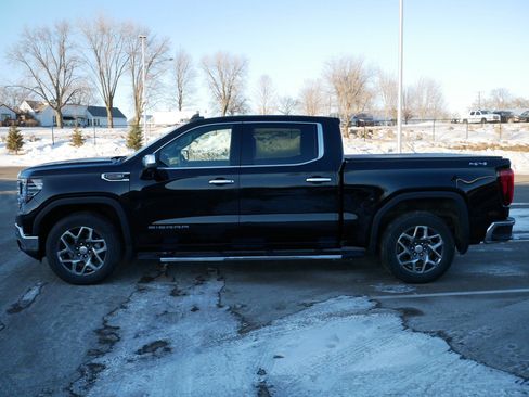 Used 2023 GMC Sierra 1500 SLT w/ SLT Premium Plus Package image 4