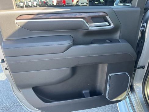 New 2025 GMC Sierra 2500 SLT w/ SLT Convenience Package image 17