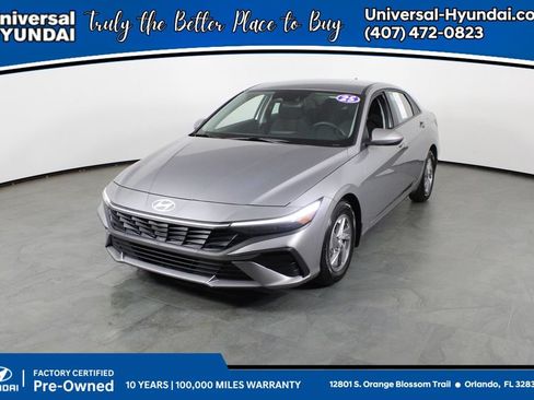 Certified 2025 Hyundai Elantra SE FWD image 1