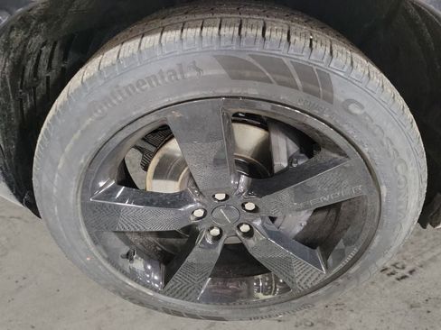 New 2026 Land Rover Defender 130 X-Dynamic SE image 9