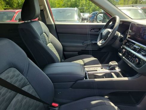 New 2026 Nissan Pathfinder SV w/ SV Premium Package FWD image 33