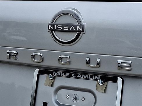 Used 2023 Nissan Rogue SL w/ SL Premium Package image 32