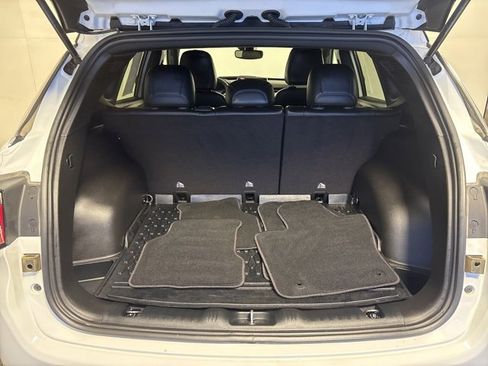 Certified 2024 Jeep Compass Limited image 9