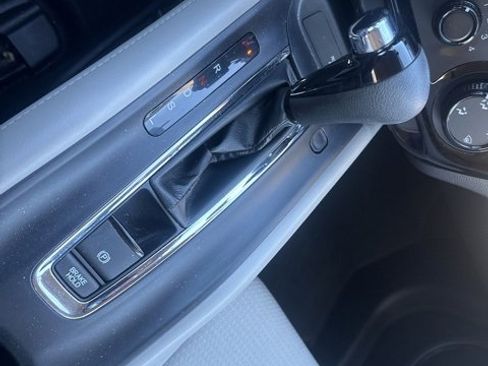 Used 2022 Honda HR-V LX image 17