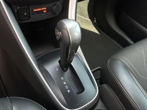 Used 2022 Chevrolet Trax LT w/ Driver Confidence Package image 29