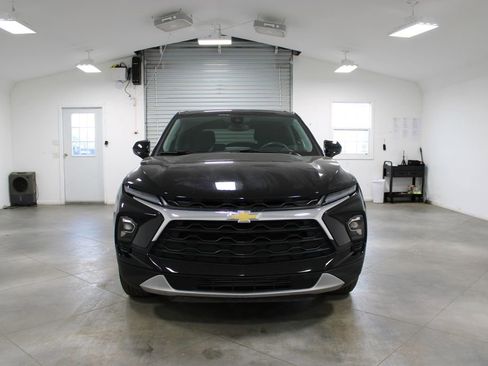 Used 2025 Chevrolet Blazer LT image 3