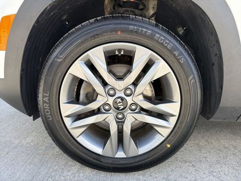 Used 2021 Kia Seltos S AWD/4WD image 12
