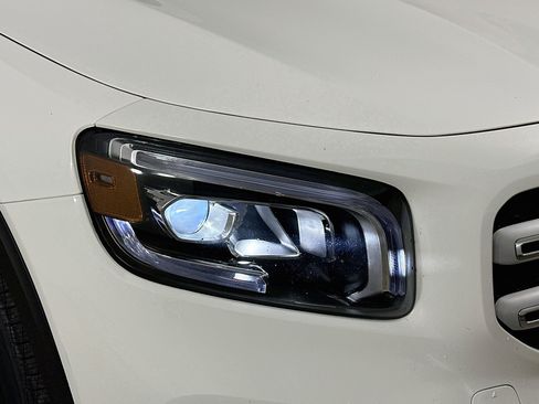 Certified 2022 Mercedes-Benz GLB 250 4MATIC image 37