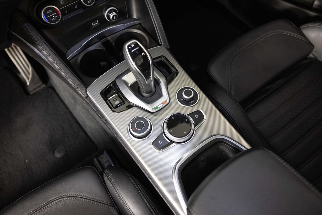 Used 2023 Alfa Romeo Stelvio Veloce AWD/4WD image 30