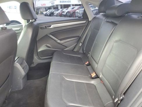 Used 2017 Volkswagen Passat 1.8T R-Line image 11