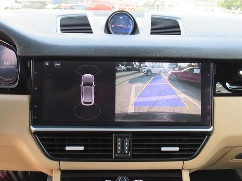 Used 2020 Porsche Cayenne image 22