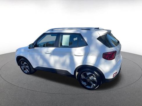 Used 2025 Hyundai Venue SEL image 10