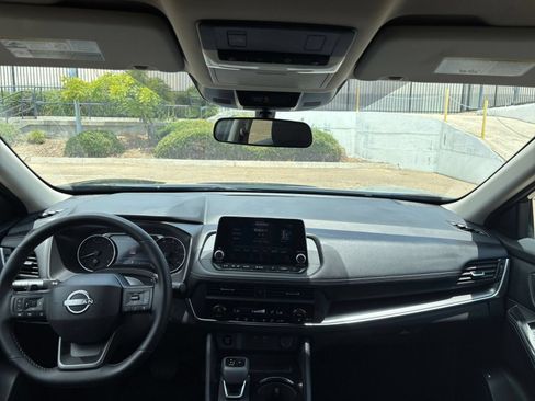 Used 2025 Nissan Rogue SV FWD image 35