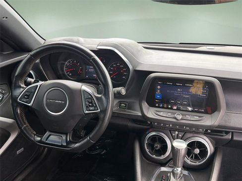 Used 2021 Chevrolet Camaro LT RWD image 9
