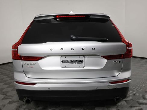 Used 2018 Volvo XC60 T5 Momentum w/ Vision Package image 3