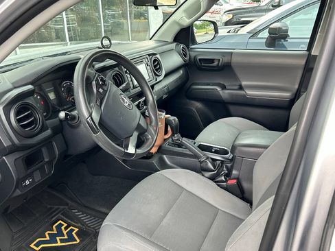 Used 2017 Toyota Tacoma SR w/ Tow Package AWD/4WD image 5