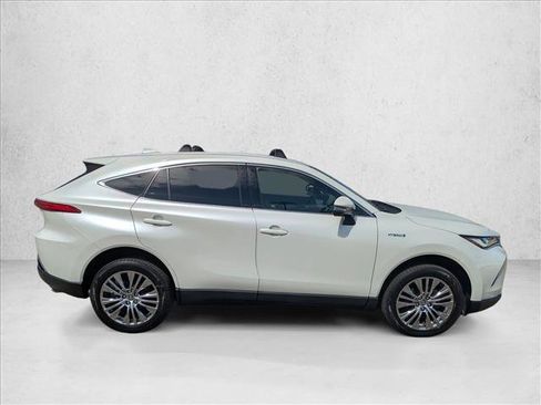 Used 2021 Toyota Venza XLE w/ Softex Package image 4