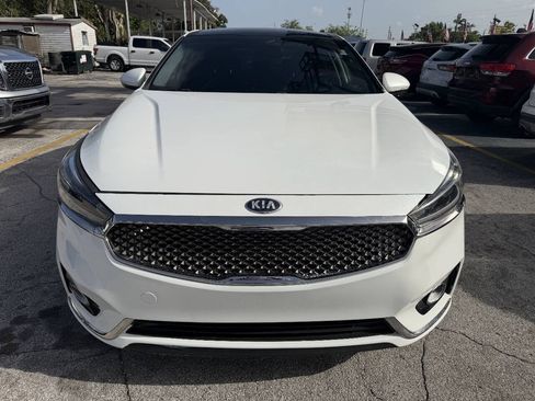 Used 2017 Kia Cadenza Premium w/ Luxury Package FWD image 11