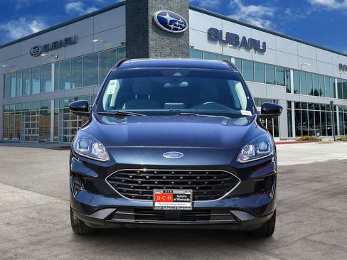 Used 2022 Ford Escape SE w/ SE Sport Appearance Package image 2