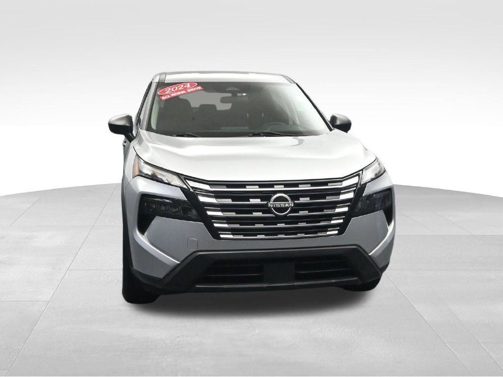 Used 2024 Nissan Rogue S AWD/4WD image 8